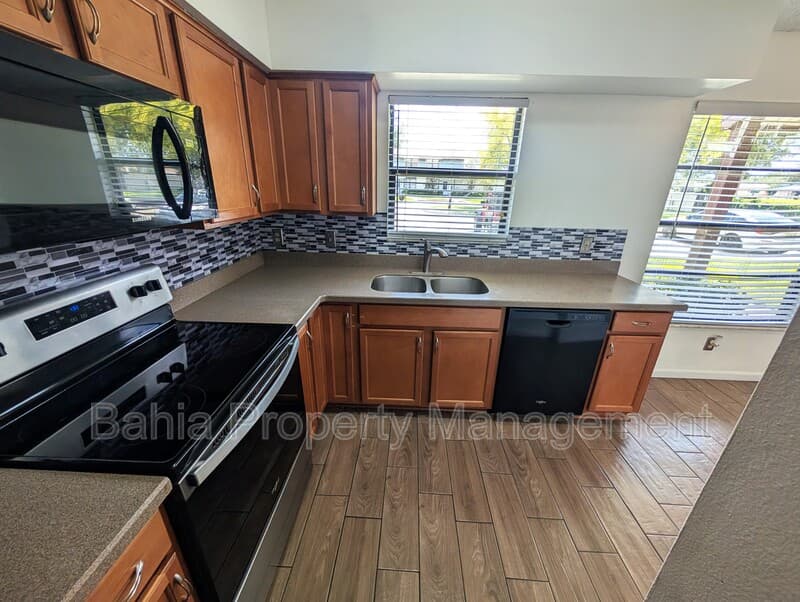 Tampa Townhome: 3441 Oak Trail Ct
