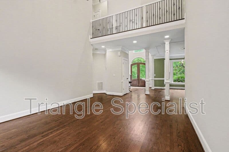 Raleigh House: 6121 Carlyle Drive