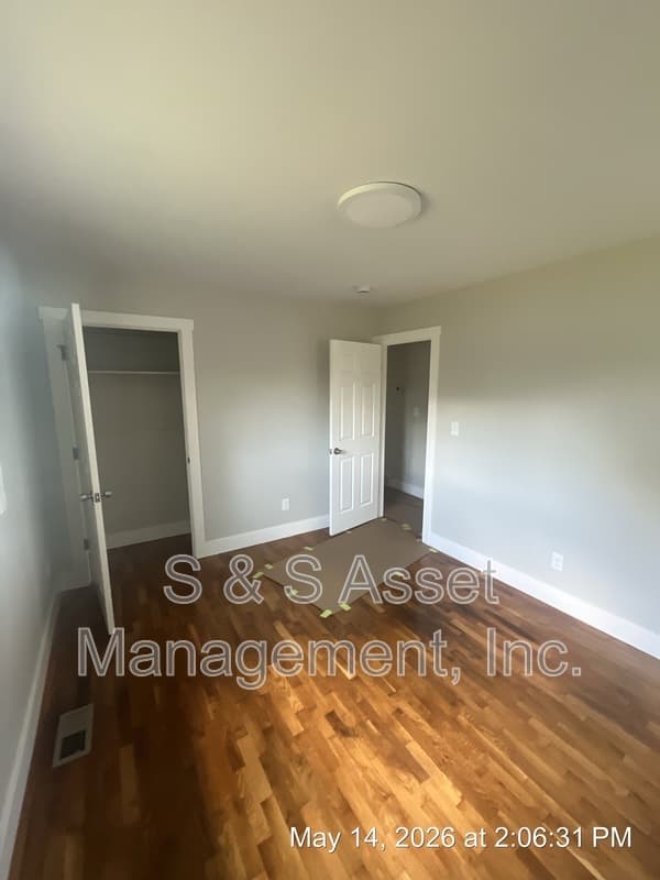 Lansing House: 4106 Stillwell Avenue