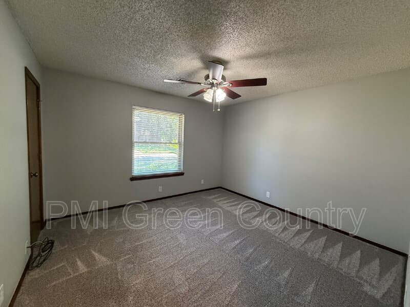 Broken Arrow House: 4708 S Maple Ave