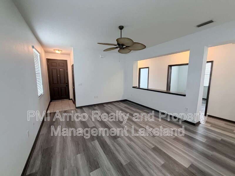 Lakeland House: 1065 View Pointe Way