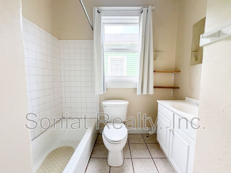 New Orleans House: 1902 Iberville St.