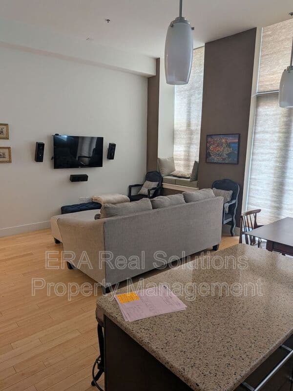 Cincinnati Condo: 15 West 4th St.