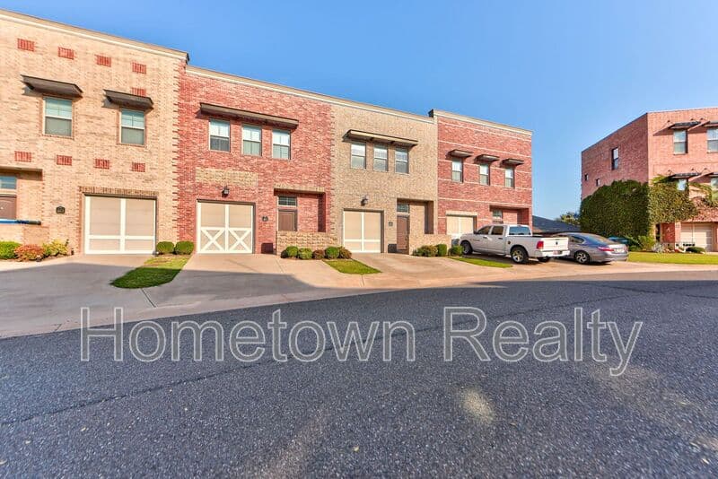Edmond Townhome: 459 S Fretz Avenue