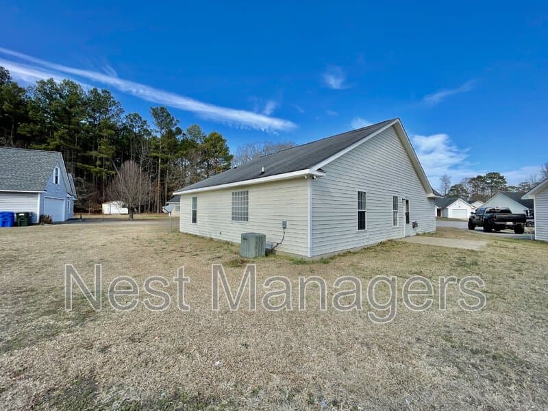 Fayetteville House: 804 Nighthawk Place