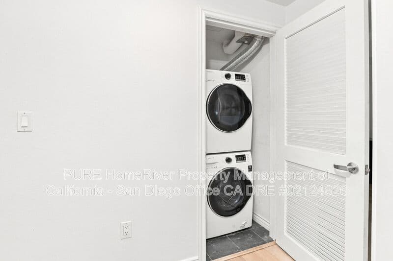 San Diego House: 875 G St