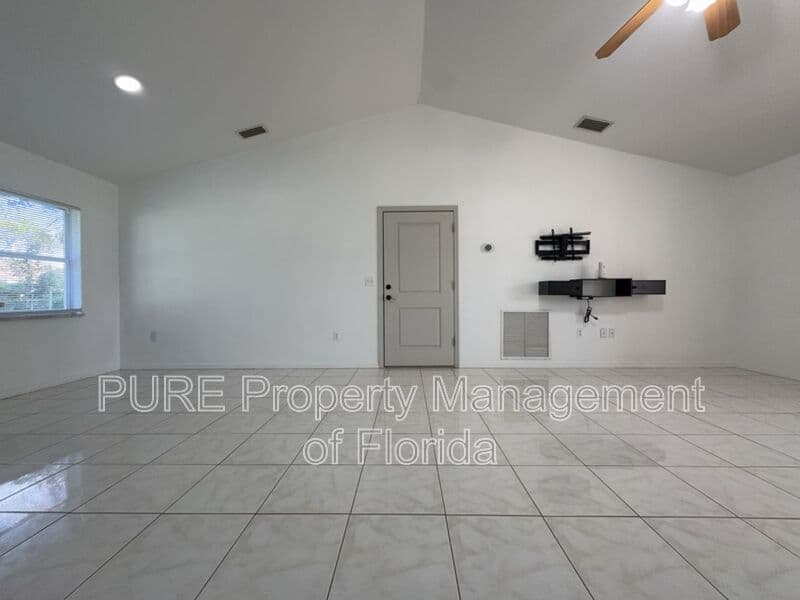 Ocala House: 645 NW 65th St