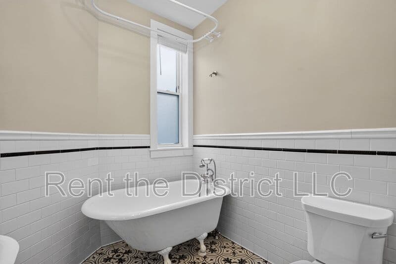 Washington Townhome: 37 Rhode Island Avenue NW