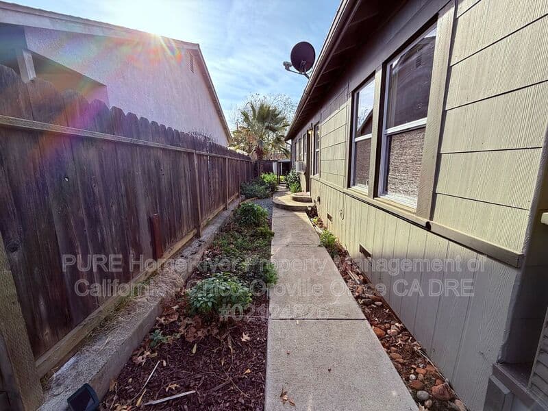 Oroville House: 1532 Bridge St