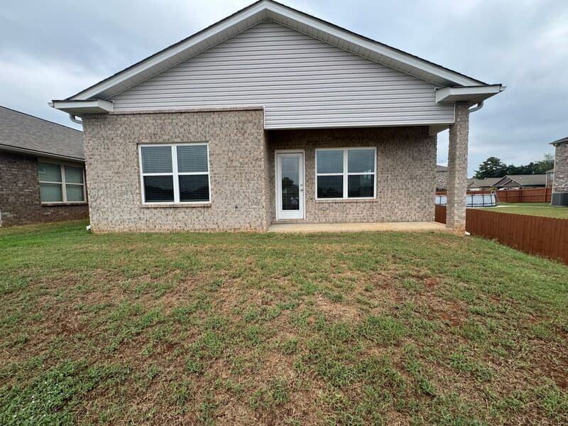 Madison House: 102 Daymark Drive