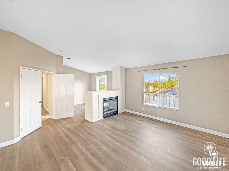 Oceanside House: 1124 Brighton Dr