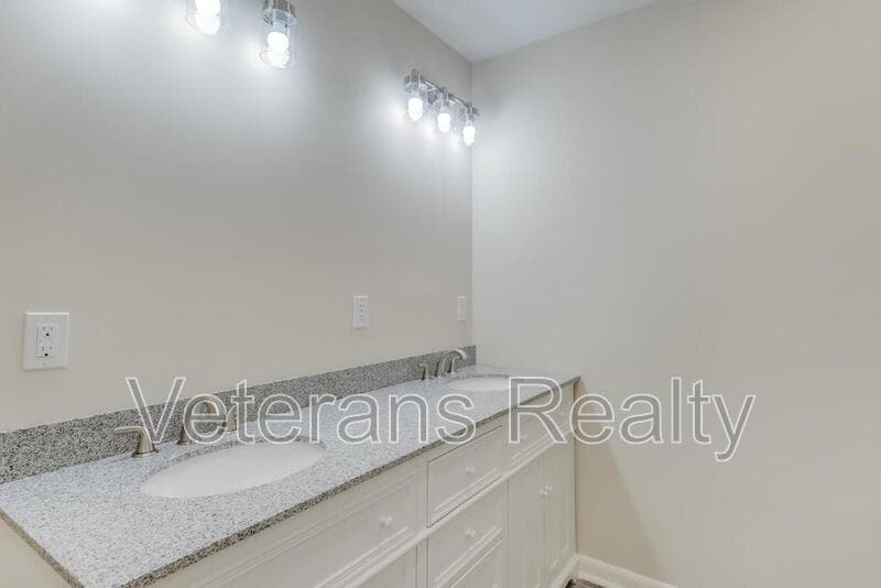 Long Beach House: 129 Quarles Street