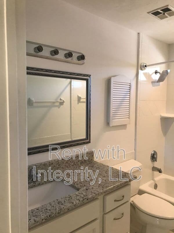 Tallahassee House: 156-D Locke St