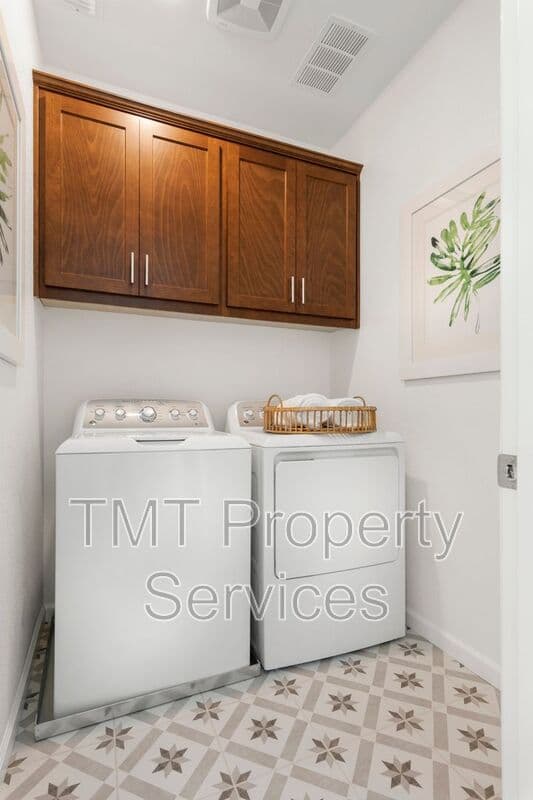 Sacramento Townhome: 31 Advantage Court