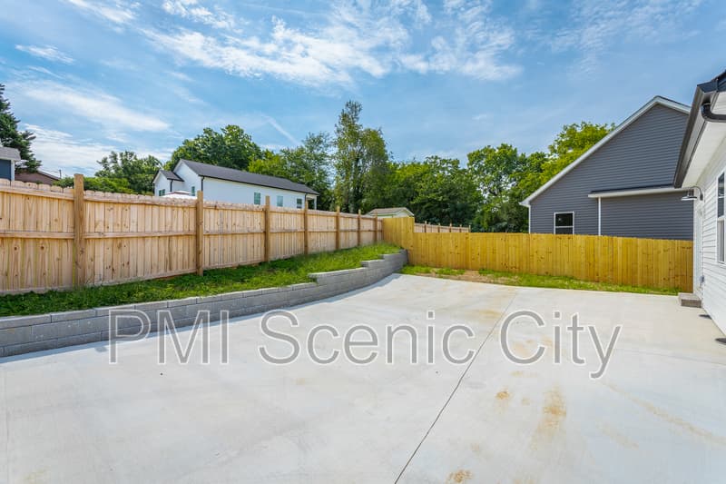 Cleveland House: 2631 Rogers Dr SE