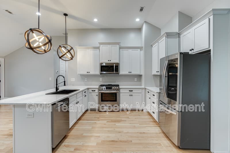 Lawrenceville House: 75 Cherry St