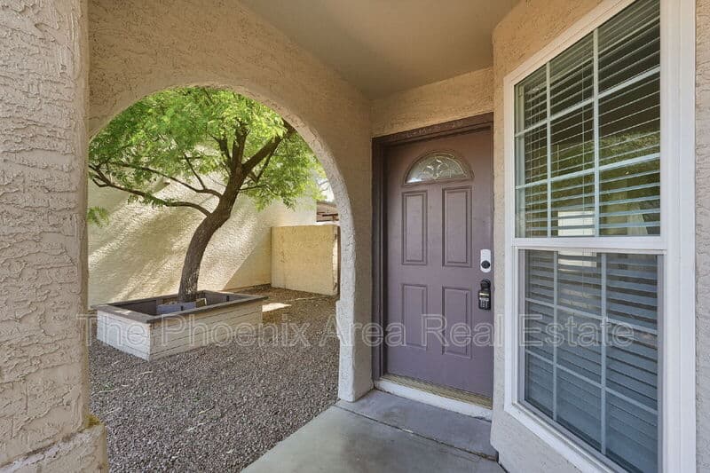 Chandler House: 1115 W Estrella Dr