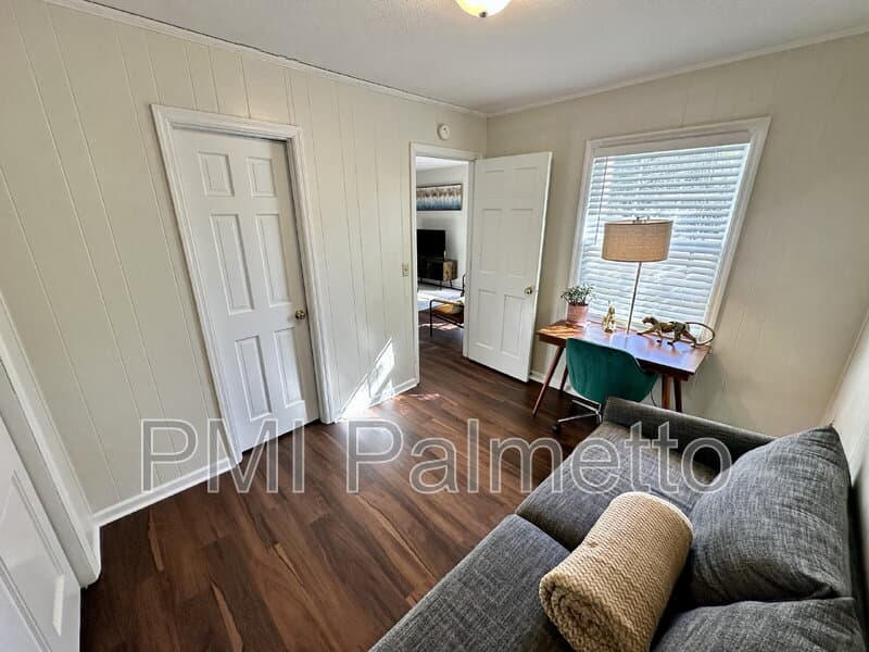 Columbia Condo: 2405 Duncan Street