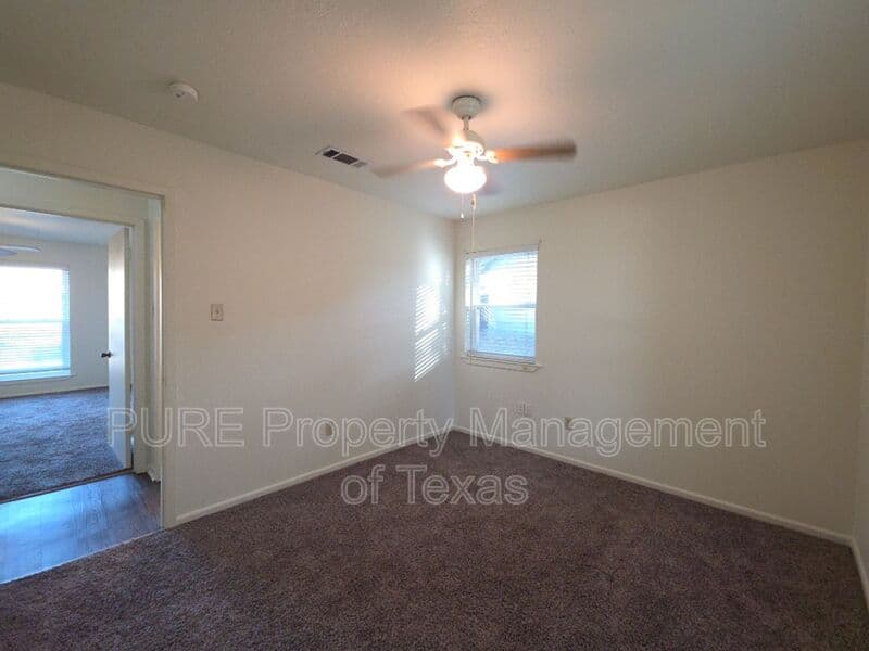 Elgin House: 304 McClendon Dr
