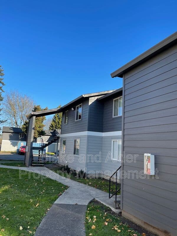 Portland House: 3881 NE 152nd Ave