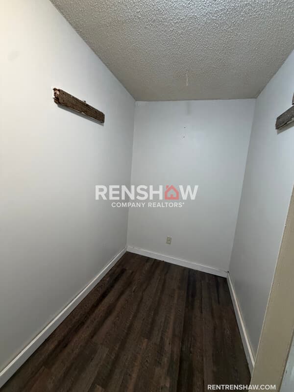 Lexington House: 450 Bedwell St