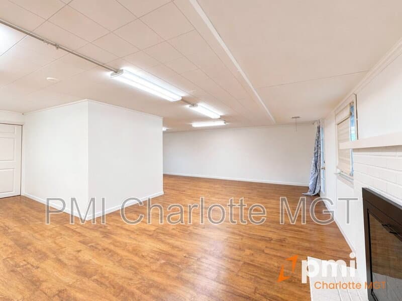 Charlotte House: 1140 Bevis Dr