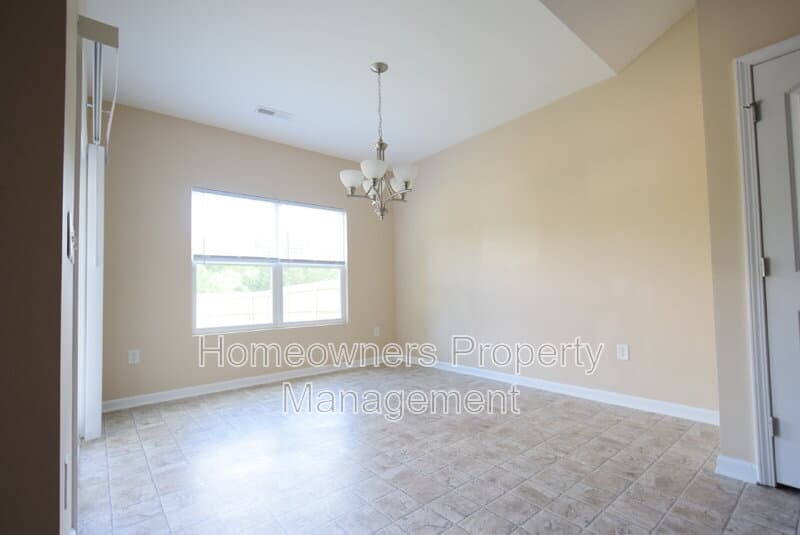Hope Mills House: 2541 Spinnaker Dr.