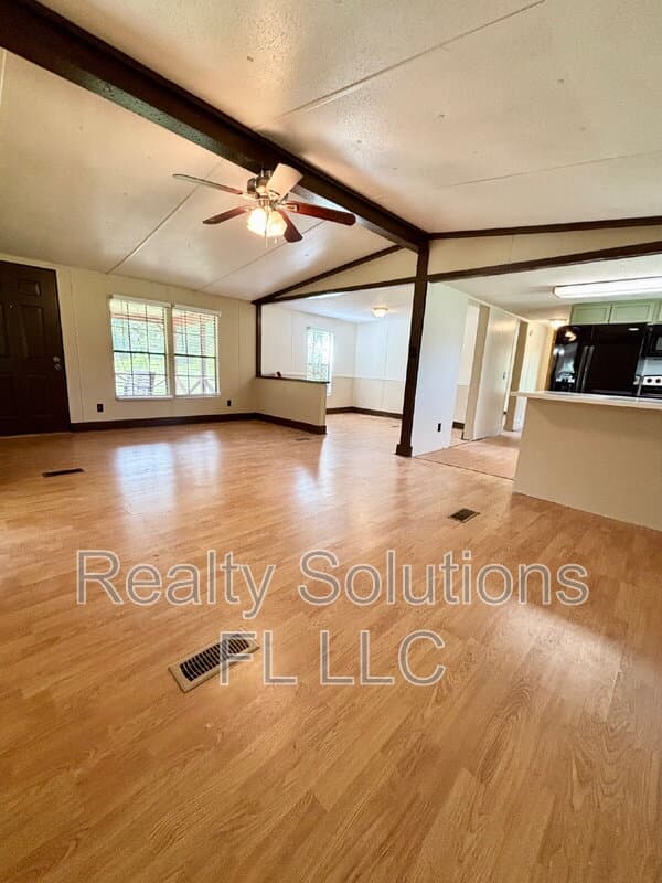 Clermont House: 15518 Lake Apopka Road
