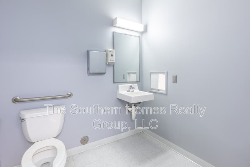 Etowah House: 305 Grady Road - 1