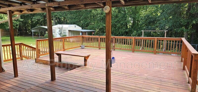 Raeford House: 557 N Parker Church Road