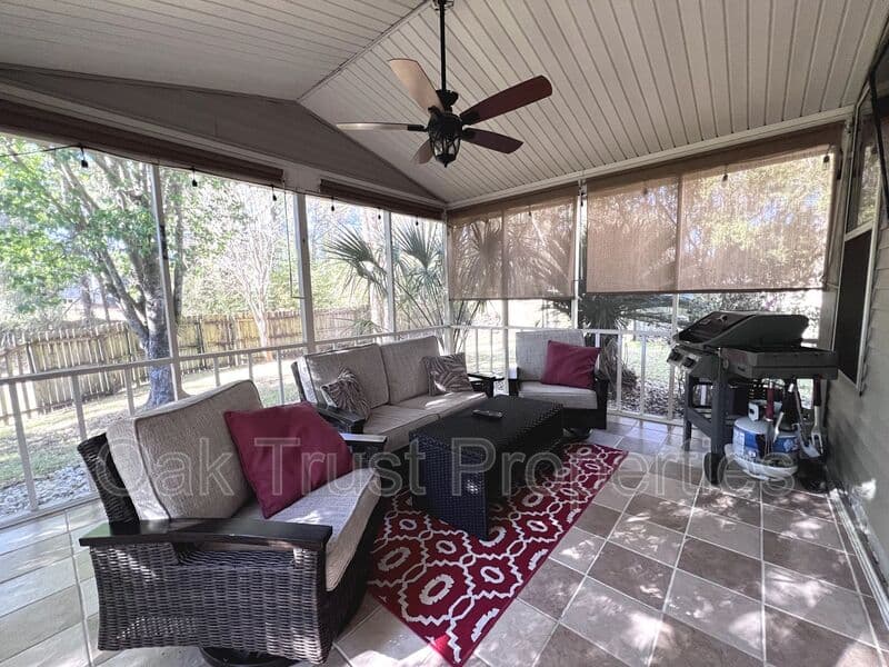 North Charleston House: 8675 Spring Chapel Ln
