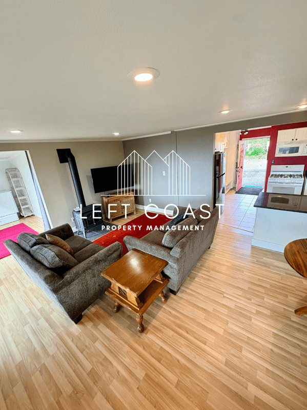 Lincoln City House: 1445 Southwest Coast Avenue