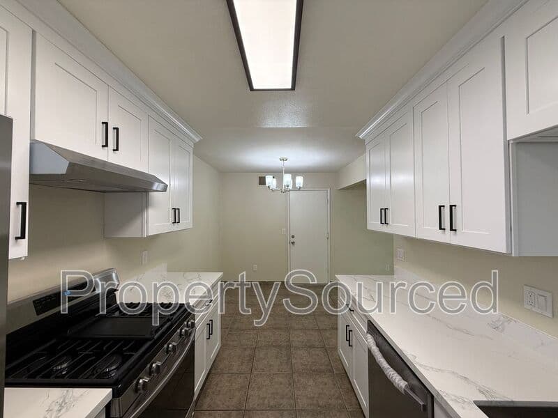 Modesto House: 317 De Vega Ct