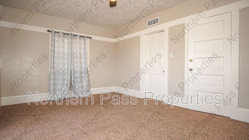 El Paso House: 7600 Franklin Dr. Front