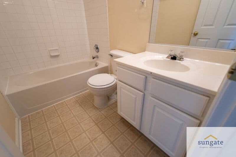 Rosedale Townhome: 11 Hallsdale Ct