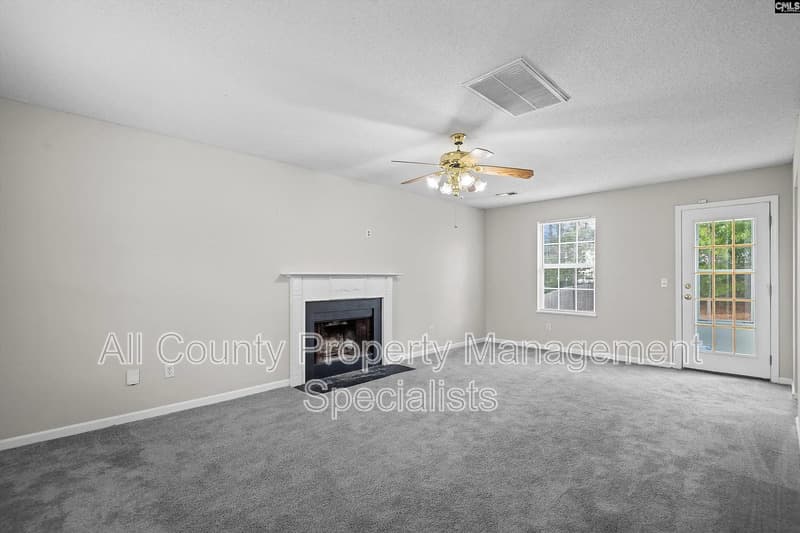 Columbia House: 5 Sterling Ridge Ct