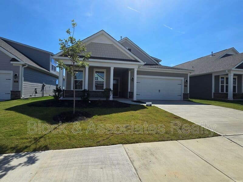 Jamestown House: 304 Sefton Drive