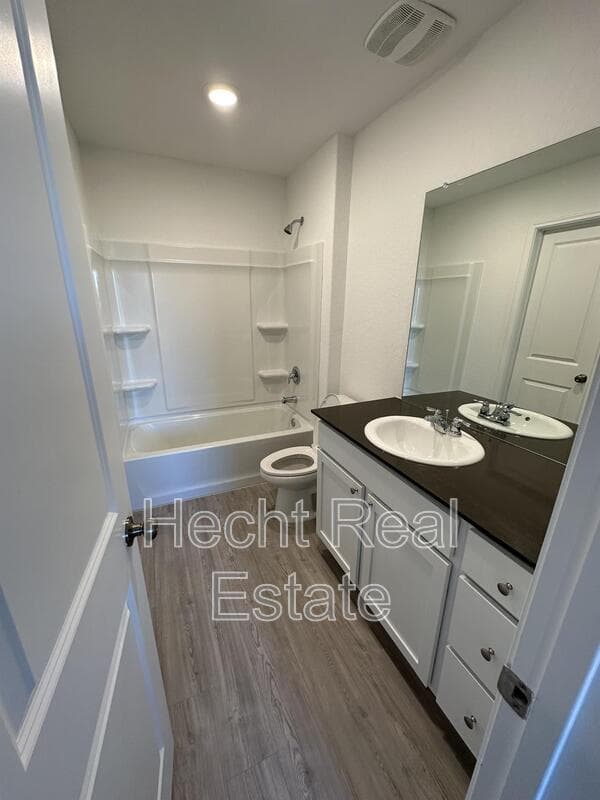 Seguin House: 5850 Coahuila