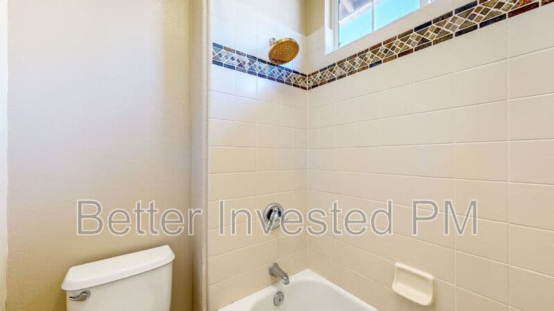 Santa Rosa House: 1363 Gordon Ln