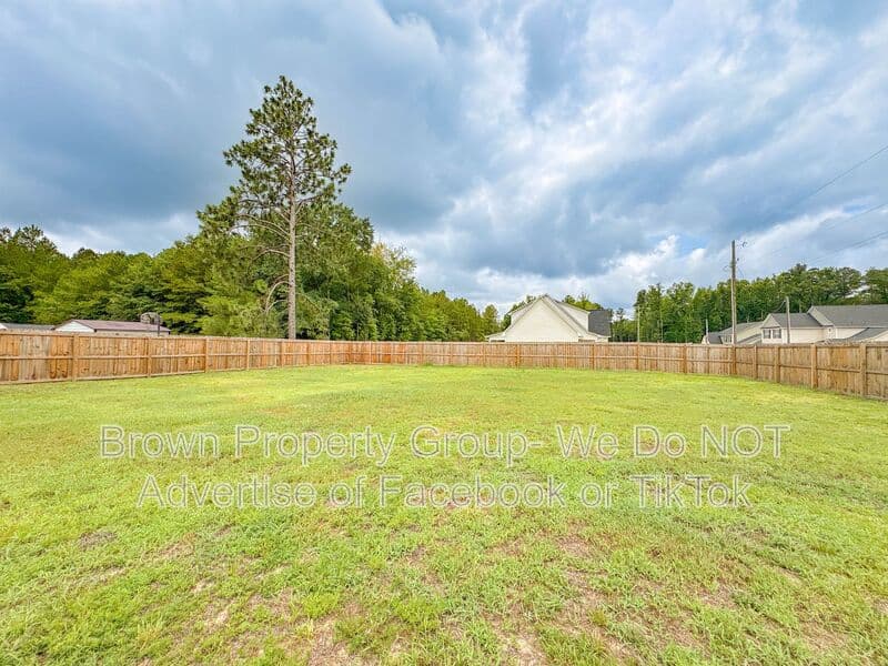 Raeford House: 300 St. Matthews Church Rd