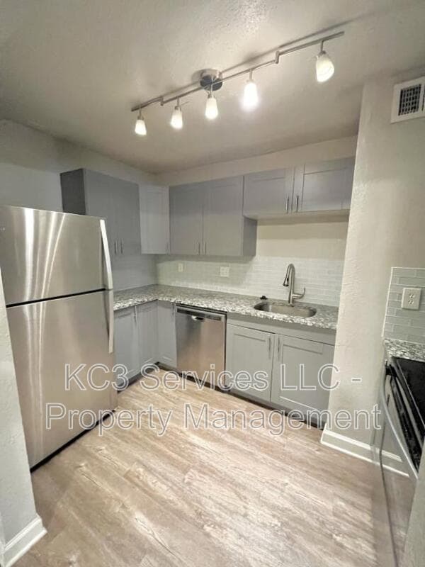 Kansas City House: 3710 Wyandotte St