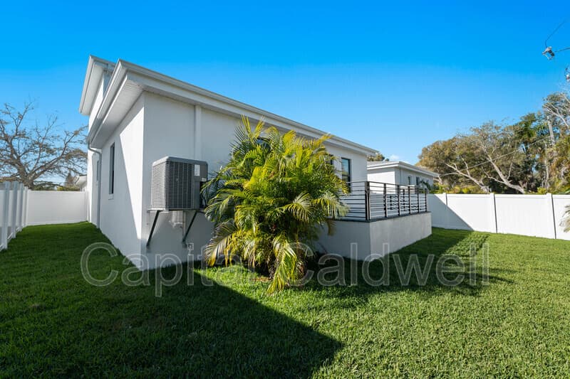 Sarasota House: 2345 Bahia Vista St
