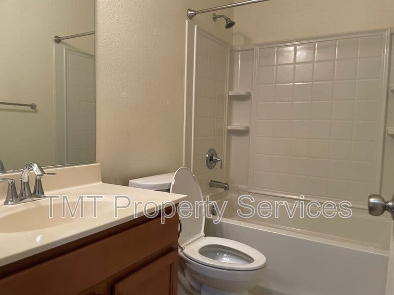 Elk Grove House: 10408 Siltstone Way