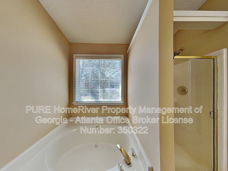 Alpharetta House: 1155 Winthrope Chase Dr