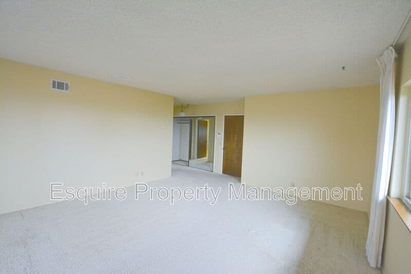 SOMIS House: 5875 N GREENTREE DR