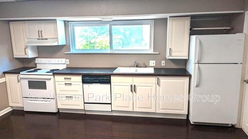Bay City House: 407 N. Lincoln St. - 1