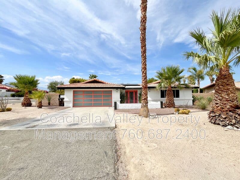 Palm Springs House: 372 W Dominguez Rd