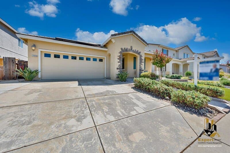Lincoln House: 1836 Portello Way