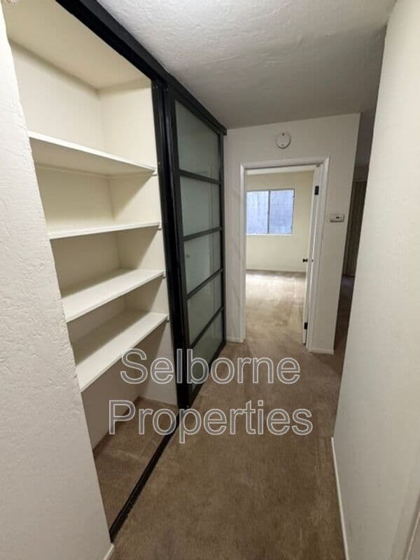 Oakland House: 407 Fairmount Ave