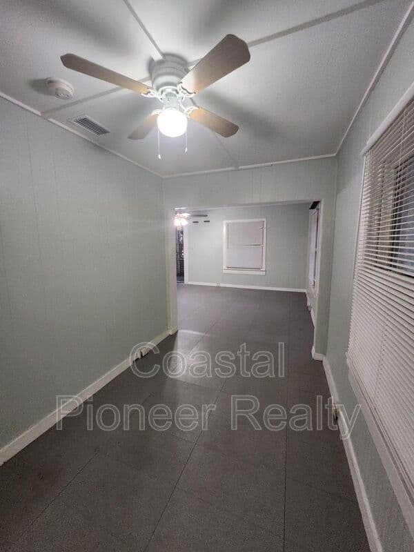 St Petersburg House: 701 Newton Ave S